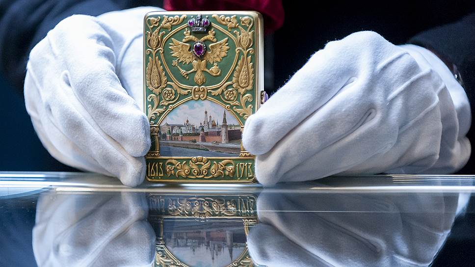 Этим портсигаром Николай II наградил Милия Милиевича Аничкова, заведующего хозяйством гофмаршальской части Министерства императорского двора в дни празднования 300-летия дома Романовых 