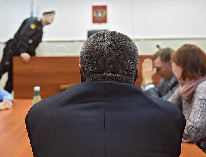 На следующий день после , 15 ноября Басманный суд Москвы министра под домашний арест (заседание — на фото) сроком на два месяца, впоследствии неоднократно продлевавшийся. В тот же день господин Улюкаев в связи с утратой доверия президента России