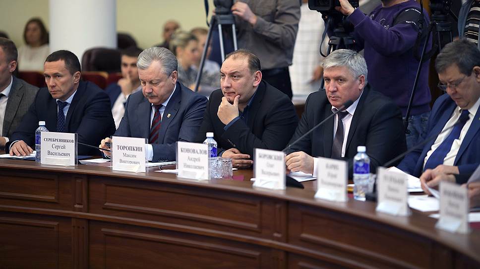 Слева направо: мэр Иркутска Дмитрий Бердников, мэр Братска Сергей Серебренников 