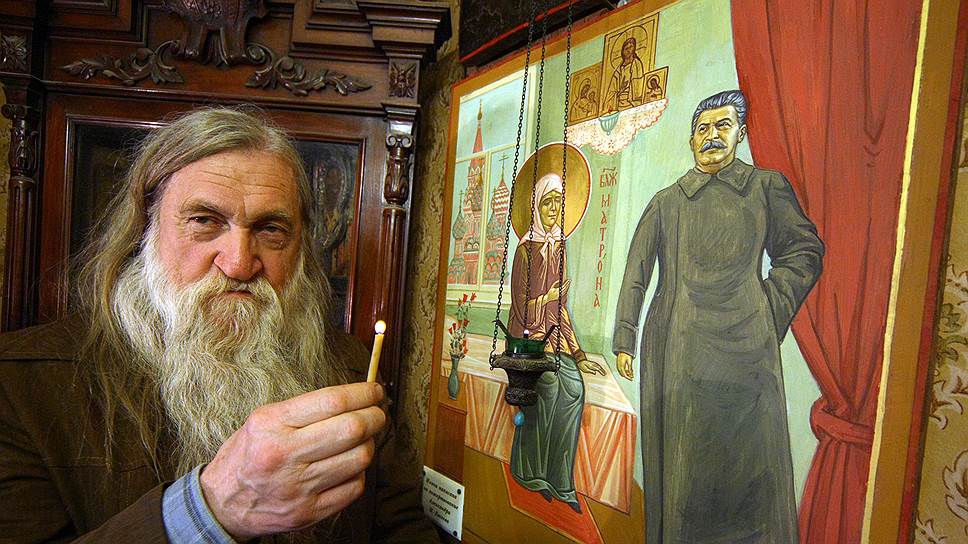 На иконе Матроны Московской Сталина изобразили хотя бы без нимба 