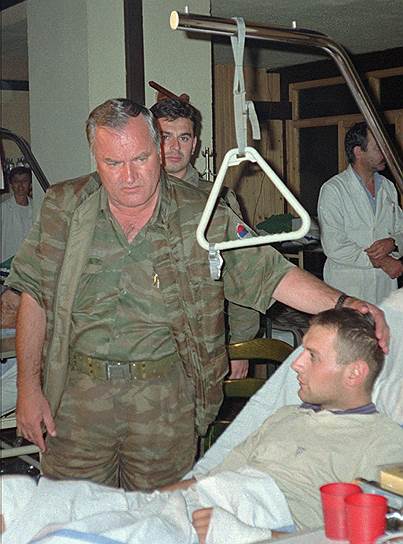 В частности, в июле 1995 года Младич руководил операцией по захвату Сребреницы, где, по данным Международного трибунала по бывшей Югославии (МТБЮ), было убито около 8 тыс. мирных жителей-мусульман 
