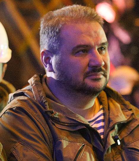 Александр Тимофеев, зампред совета министров ДНР с апреля 2016 года, министр по налогам и сборам самопровозглашенной республики До 2014 года занимался бизнесом, создал первую кабельную сеть в Донецке и основал компанию DonSatTV. После вступил в ряды ополченцев и принял участие в боях в Донецком аэропорту. Возглавлял штаб добровольческого батальона «Оплот» (командир — Александр Захарченко). 31 августа 2018 года был ранен при взрыве в центре Донецка, в результате которого погиб глава ДНР Александр Захарченко