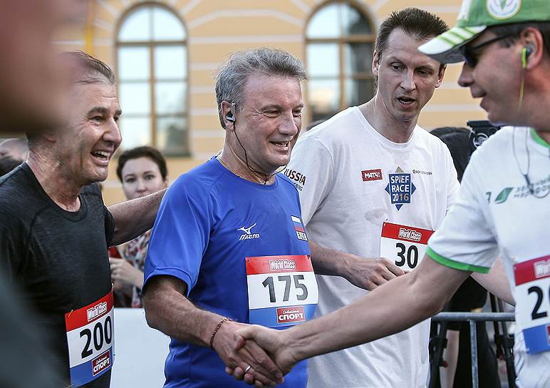 С 2012 года по инициативе господина Грефа Сбербанк проводит благотворительные Зеленые марафоны. Собранные средства идут на помощь детям с отклонениями в развитии 