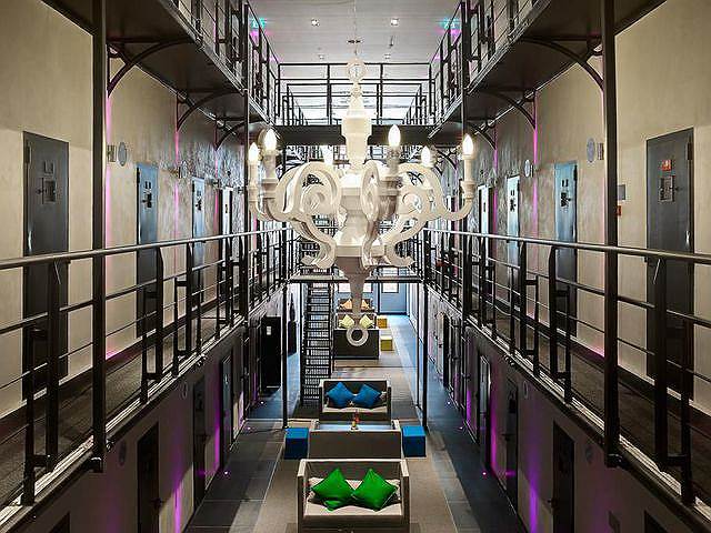 Отель Arresthuis («Дом арестов») перестроен из тюрьмы 1863 года