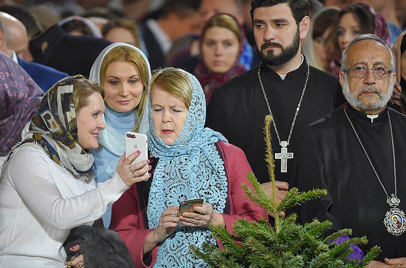 Во время богослужения в Кафедральном соборном Храме Христа Спасителя