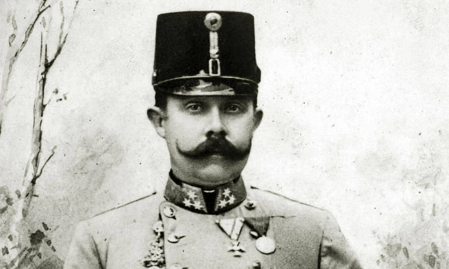 28 июня 1914 года в Сараево был застрелен эрцгерцог и наследник австро-венгерского престола Франц Фердинанд. Убийца, сербский националист и сторонник независимости Боснии и Герцеговины Гаврило Принцип был приговорен к 20 годам каторги, умер в заключении от туберкулеза. Убийство эрцгерцога стало формальным поводом для начала Первой мировой войны