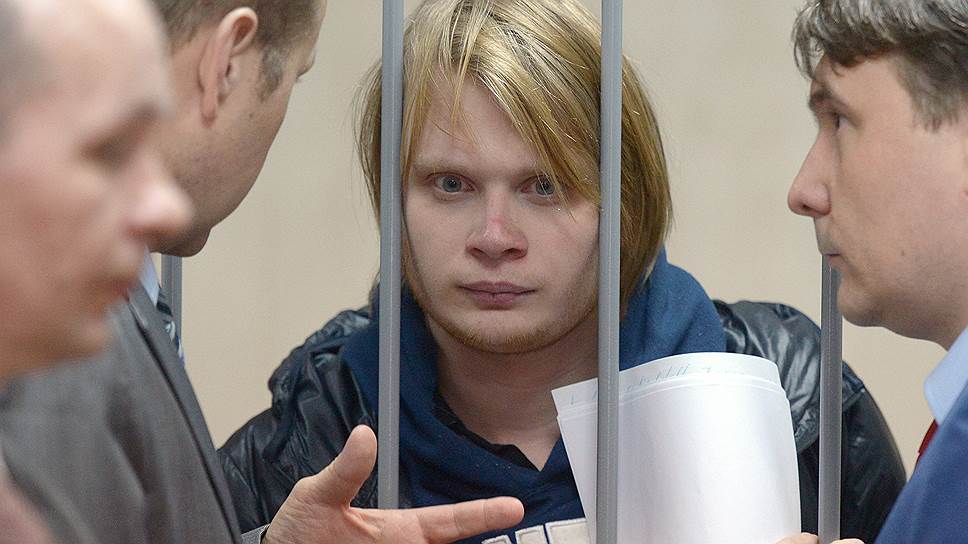 Преподаватель математики Московской финансовой-юридической академии Дмитрий Богатов (в центре)