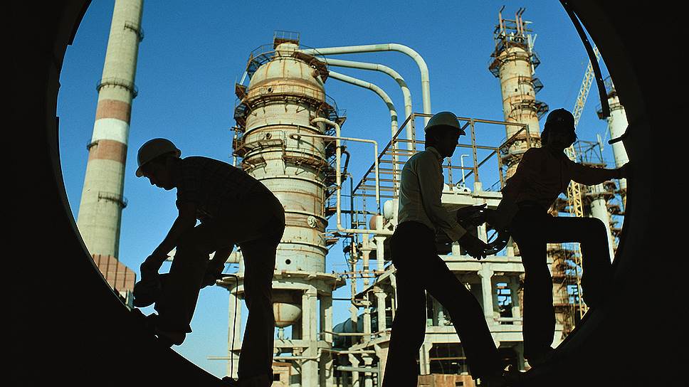 Долгое время многие страны смотрели в будущее через нефтяную трубу