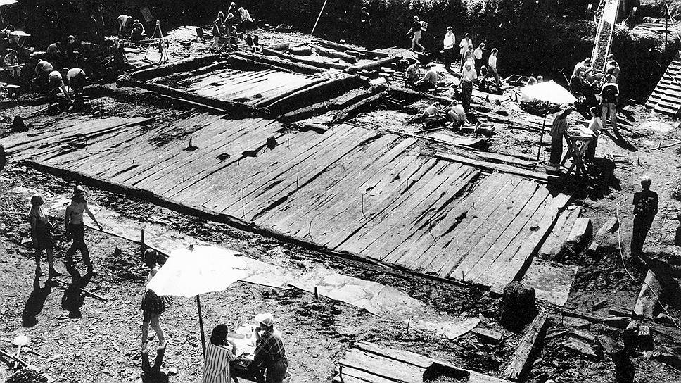 Археологическая экспедиция работает в Новгороде с 1932 года, однако пока исследована лишь сравнительно небольшая часть древнего города 
