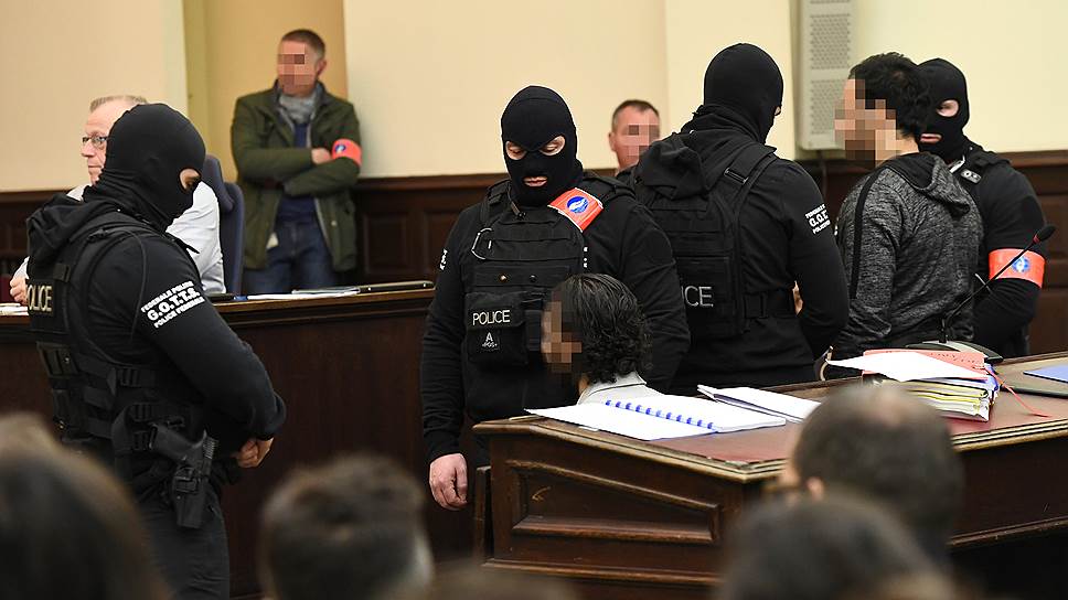 Парижского террориста довезли до Бельгии