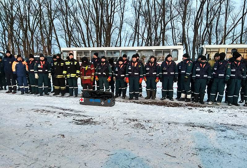 К ликвидации последствий чрезвычайной ситуации привлечены 780 сотрудников МЧС и 175 единиц техники, в том числе задействованы 9 беспилотников