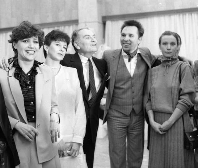 В 1965 году Вячеслав Зайцев начал работать в качестве художественного руководителя экспериментально-технического цеха Общесоюзного дома моделей одежды (ОДМО) в Москве. В том же году познакомился с известным французским кутюрье Пьером Карденом  На фото: с Пьером Карденом 