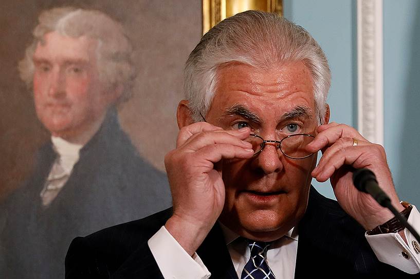 13 марта 2018 года был уволен госсекретарь США Рекс Тиллерсон. Разногласия господина Тиллерсона и Дональда Трампа касались таких важных вопросов американской внешней политики, как северокорейская ядерная программа и численность войск в Афганистане 