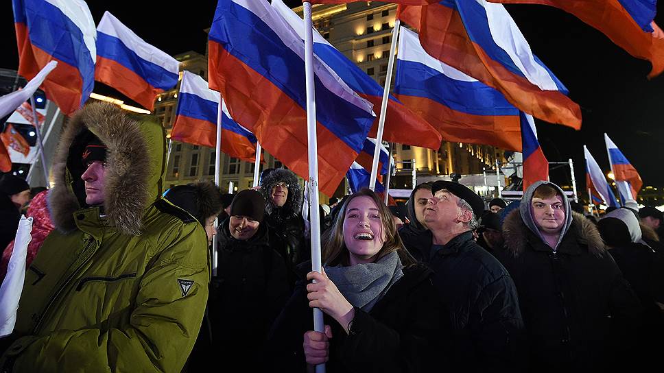 Участники митинга-концерта «Россия. Севастополь. Крым»