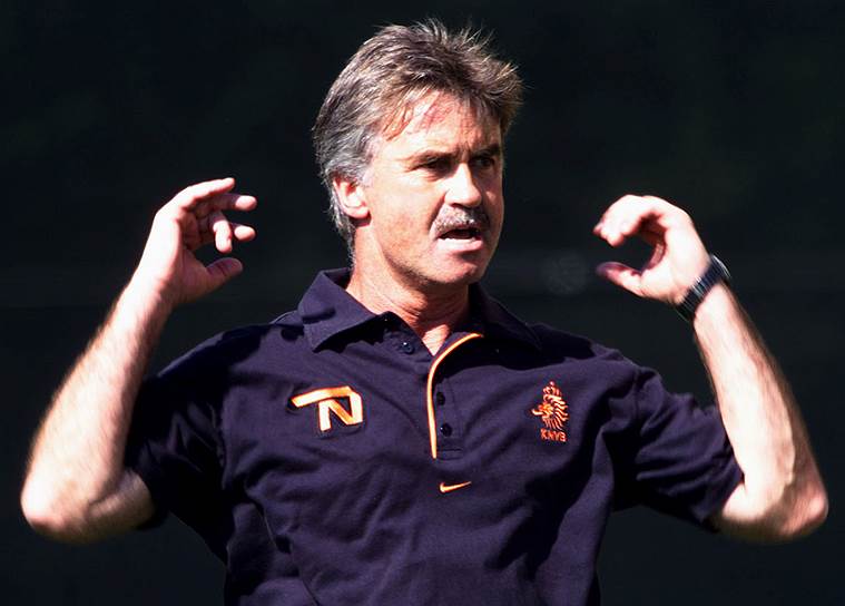 Экс-тренер сборной России Гус Хиддинг расстался со своими усами после того, как мадридский «Реал», который он тренировал в конце 1990-х годов, завоевал Межконтинентальный кубок  