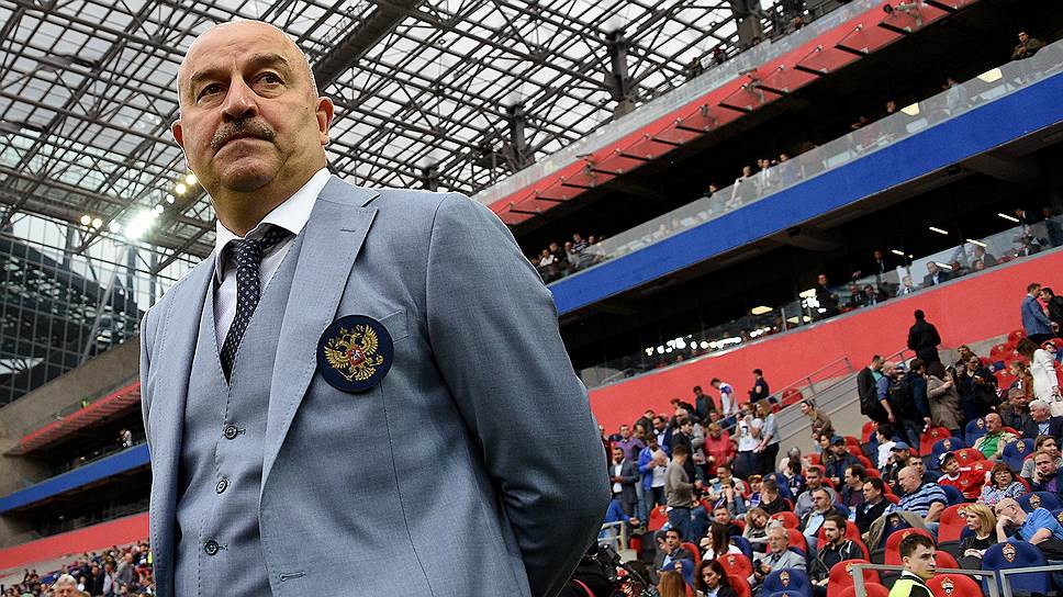 Главный тренер сборной России Станислав Черчесов также известен своей растительностью на лице. По его словам, лишь однажды он сбрил усы — в 20-летнем возрасте проиграл спор и вынужден был исполнить обещание 