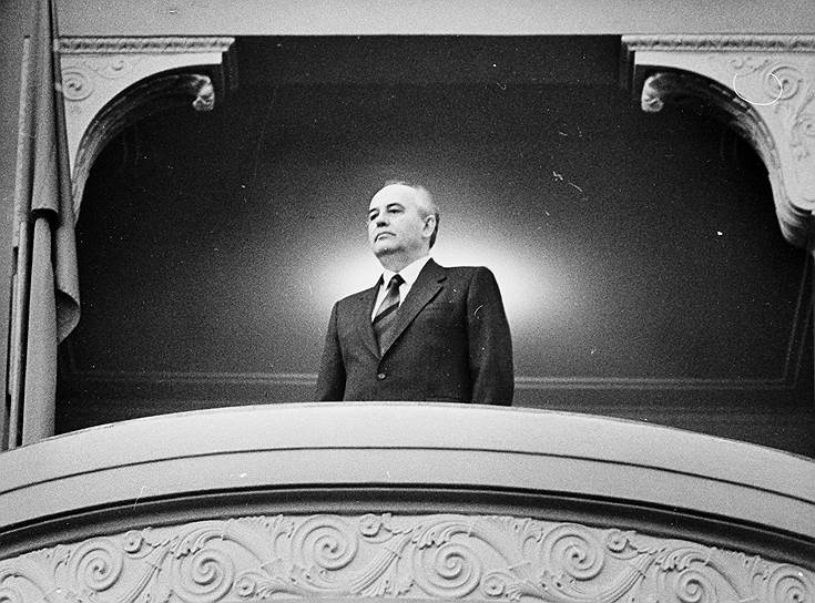 , генеральный секретарь ЦК КПСС, президент СССР (1985 - 1991).   на посту 