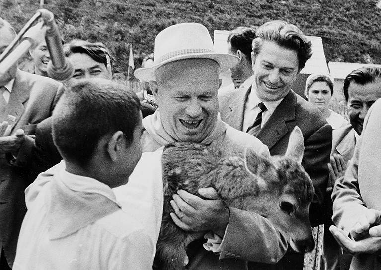 , первый секретарь ЦК КПСС, председатель Совета министров СССР (1953 - 1964).   на посту 