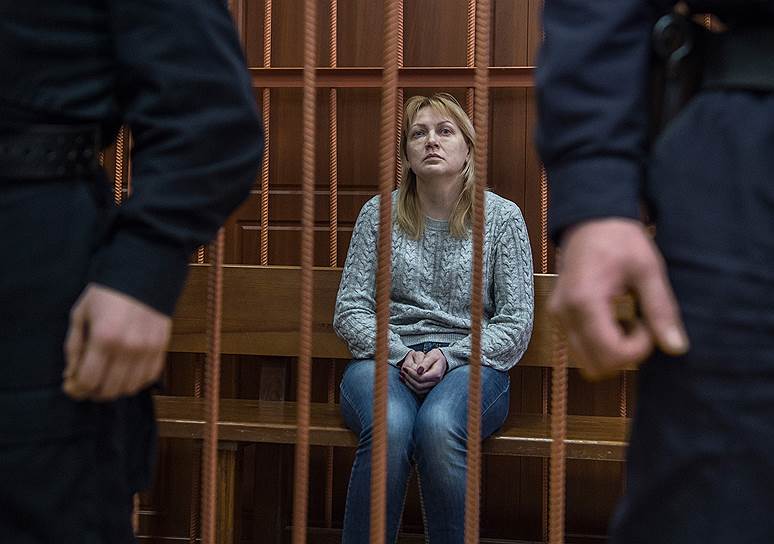 Генеральный директор ОАО «Кемеровский кондитерский комбинат» Юлия Богданова во время заседания в Заводском районном суде в Кемерове 