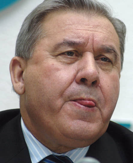 Леонид Полежаев — глава администрации Омской области с 11 ноября 1991 года, губернатор — с 17 декабря 1995 года по 30 мая 2012 года (всего — 20 лет, 6 месяцев и 19 дней). Всенародно избирался главой области в 1995, 1999 и 2003 годах. После отставки возглавил региональный общественный фонд «Духовное наследие»