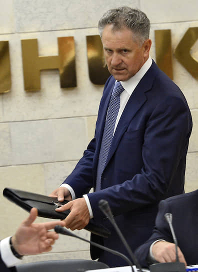 Александр Волков руководил Удмуртской Республикой 18 лет и 10 месяцев: с 19 апреля 1995 года — как председатель госсовета, с 3 ноября 2000 года — как президент. Был отправлен в отставку 19 февраля 2014 года. Скончался 20 мая 2017 года