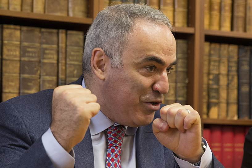 Гарри Каспаров неоднократно становился лауреатом шахматного «Оскара» — награды, присуждаемой шахматисту за достижение спортивных и творческих результатов в течение года (1982–1983, 1985–1988, 1995–1996, 1999, 2001–2002). Восемь раз побеждал в шахматных олимпиадах — по четыре раза в составе сборных СССР и России. По оценке ряда специалистов, является одним из величайших шахматистов в истории 