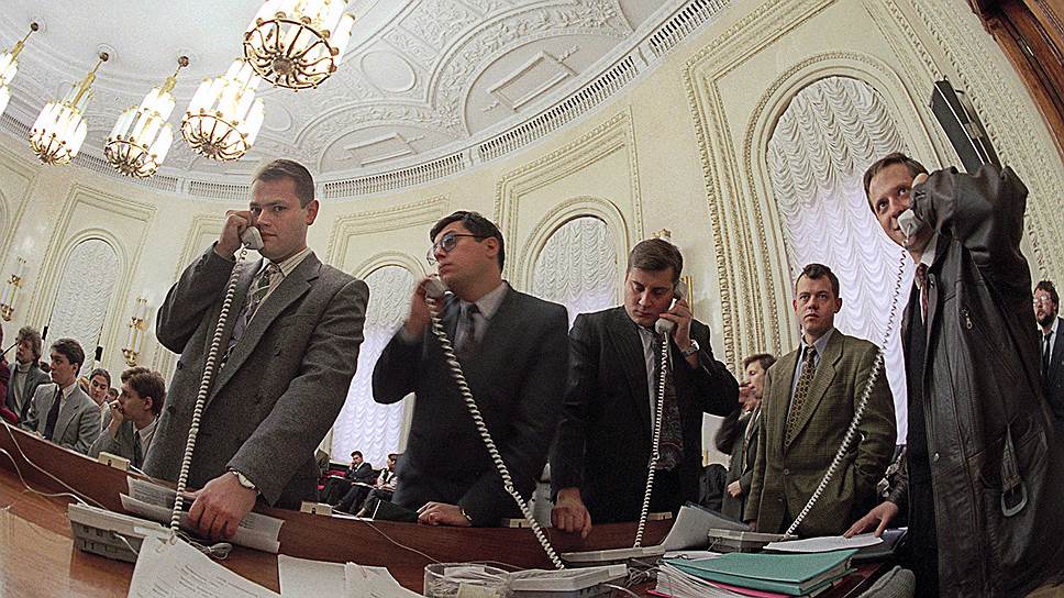 Při cenách, které byly poskytnuty v aukcích kolaterálu v polovině 90. let pro vedoucí ruské podniky, lze zhruba představit skutečnou kupní sílu dolaru