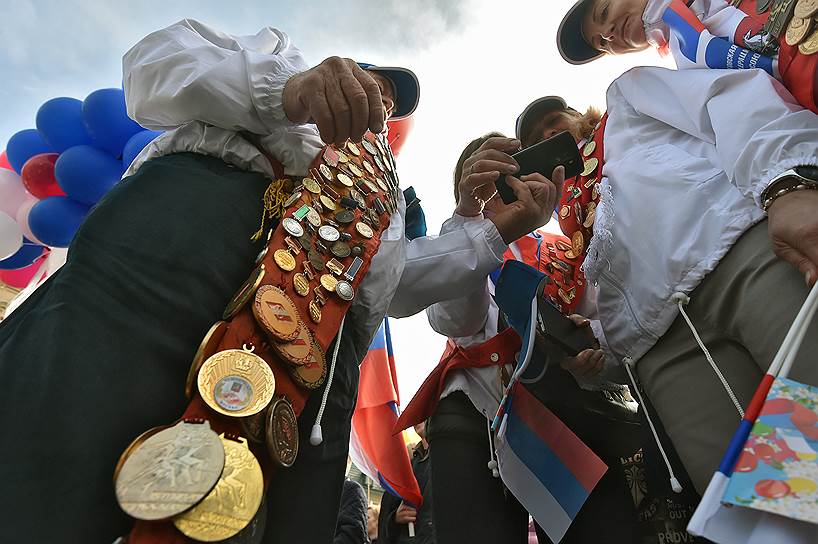 Участники первомайского шествия 