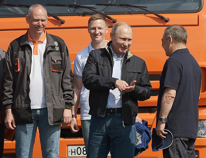 Президент России Владимир Путин принял участие в торжественной церемонии открытия моста в рамках рабочей поездки в Анапу. Генподрядчиком строительства выступил «Стройгазмонтаж» Аркадия Ротенберга (на фото справа) 