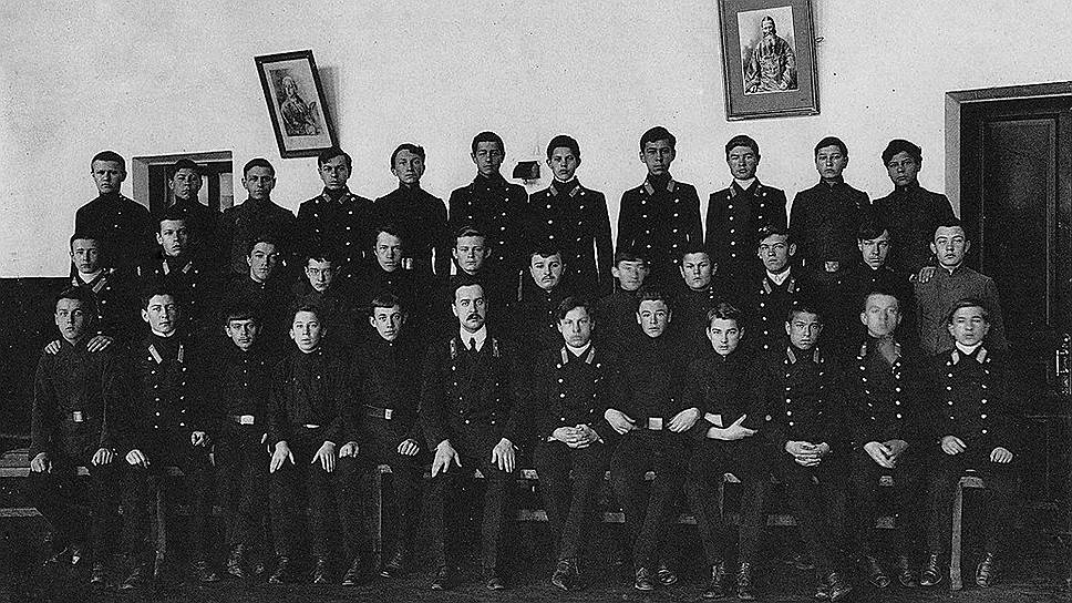 Из мальчиков, получивших образование в семинариях, вырастали не только священнослужители, но и не принявшие сан пролетарии умственного труда, которых обычно называют разночинцами 