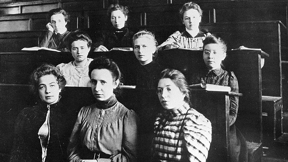 Курсистки Бестужевских курсов — умные, образованные, серьезно смотрящие на жизнь 