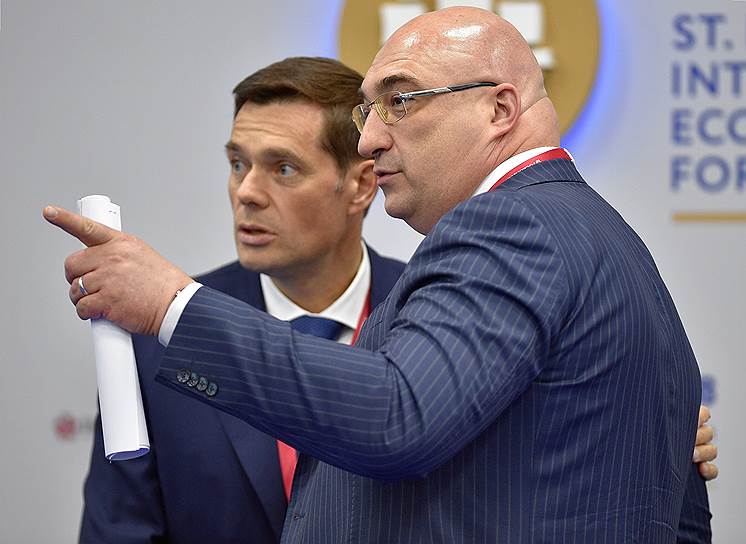 Председатель совета директоров ПАО «Северсталь» Алексей Мордашов (слева) и генеральный директор УК «Металлоинвест» Андрей Варичев во время форума 