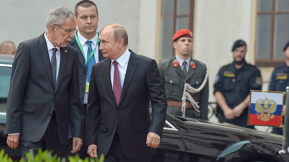 Президенты Австрии и России Александр Ван дер Беллен (слева) и Владимир Путин 