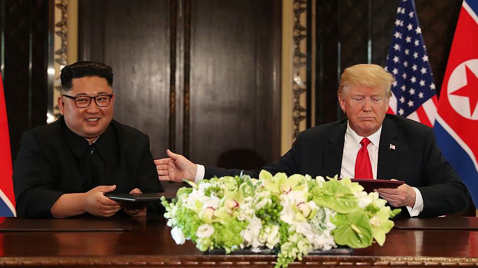 Лидер КНДР Кем Чен Ын (слева) и президент США Дональд Трамп