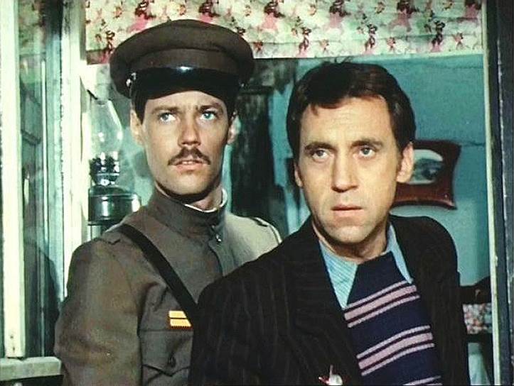 В 1966 году Станислав Говорухин окончил режиссерский факультет ВГИКа. В 1979 году вышел самый известный фильм режиссера — «Место встречи изменить нельзя», который моментально стал культовым. Герои Владимира Высоцкого (на фото справа), Владимира Конкина (слева) и Станислава Садальского стали любимцами публики, а их реплики разошлись на цитаты  