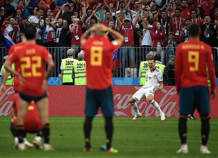 Игрок сборной России Денис Черышев
