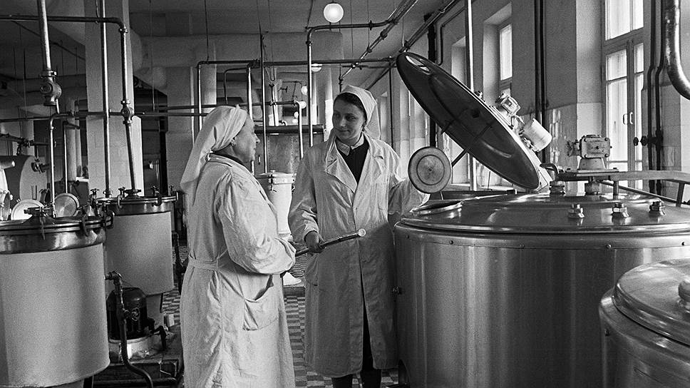 Во избежание тяжелых отравлений мороженым его производство на продажу разрешалось в СССР только на специализированных производствах 