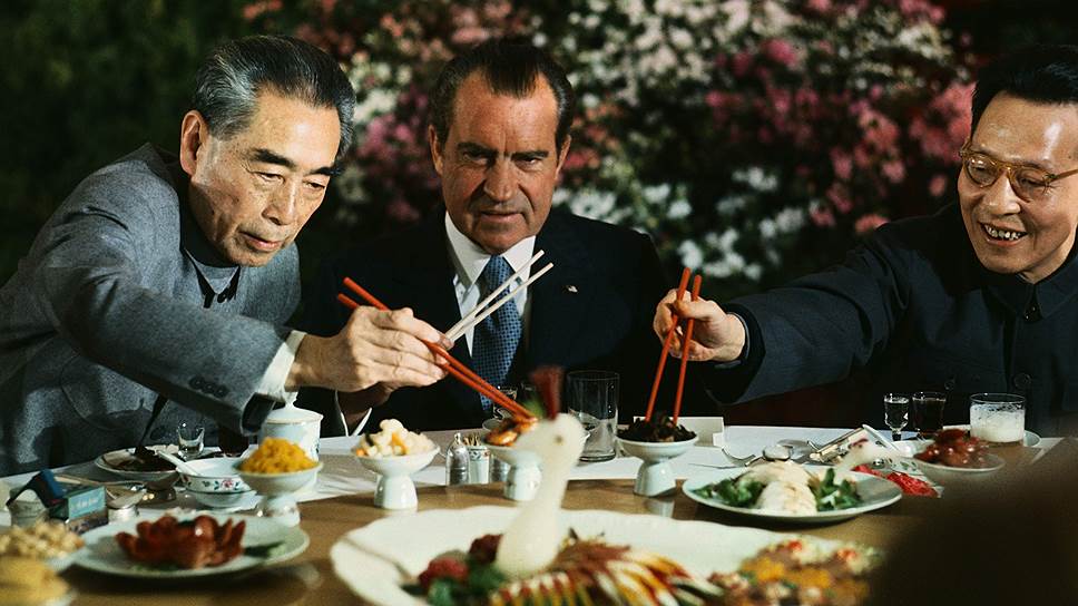 Президент Никсон в 1971 году снял эмбарго на торговлю с КНР в буквальном смысле слова 