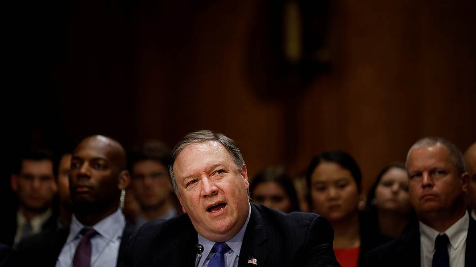 Госсекретарь США Майк Помпео (в центре)