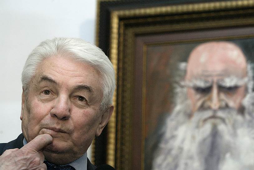 «Люди ведь – это такие существа, что как только им разрешишь говорить, что хочешь, так они что хочешь и говорят. От чего в наших конкретных условиях я бы советовал воздерживаться и не забывать, что у нас есть компетентные органы из трех букв»  Участие в движении за права человека стоило Владимиру Войновичу членства в Союзе писателей 