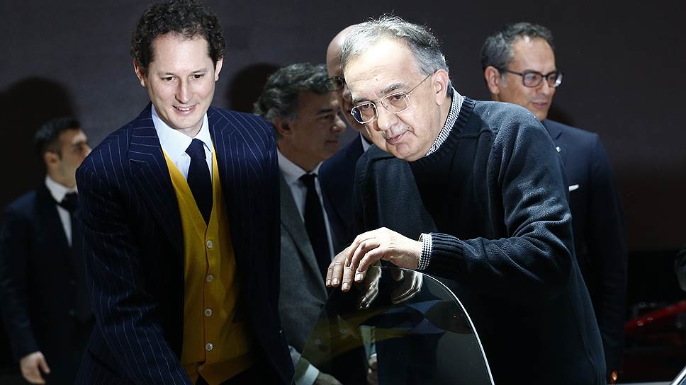 Председатель совета директоров Fiat Chrysler Джон Элкан (слева) и Серджо Маркьонне