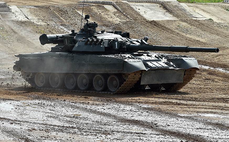 Показательные выступления «Танковый балет» на танке Т-80У на шоу «Вежливые люди»