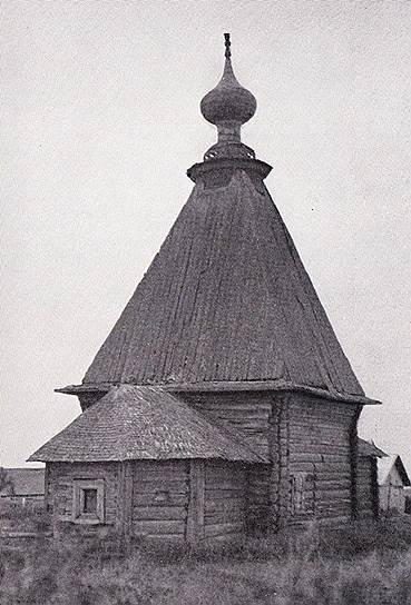 Церковь Покрова из села Старые Ключищи, Нижний Новгород, Щелоковский хутор. Храм был построен в 1731 году, а в 1973–1975 годах перевезен из села Ключищи в нижегородский в Музей архитектуры и быта народов Поволжья. 3 июня 2002 года церковь загорелась. Пожарные прибыли через 7 минут, но спасти храм не удалось. От него сохранилась только некоторая утварь и обугленные фрагменты нижнего четверика. Ценковь восстановлена в 2005 году