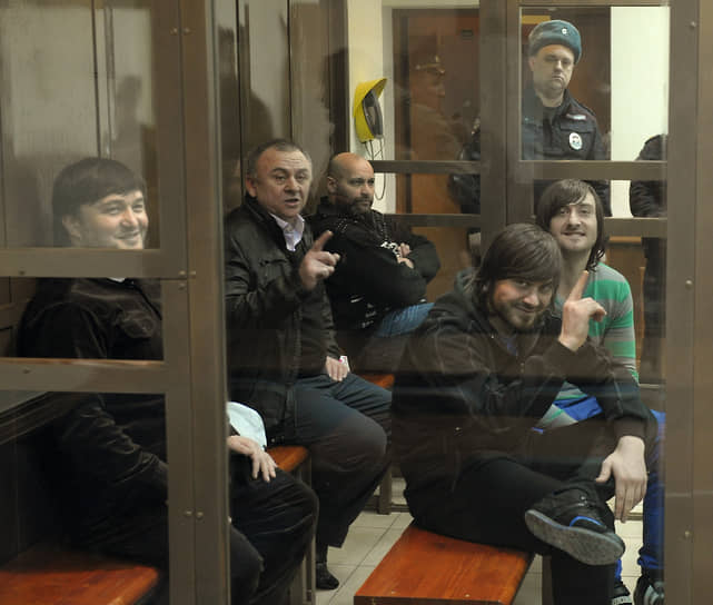 В июне 2014 года Мосгорсуд вынес приговор. На скамье подсудимых оказалась почти вся цепочка исполнителей преступления (слева направо): киллер Рустам Махмудов, организатор убийства Лом-Али Гайтукаев, бывший сотрудник МВД Сергей Хаджикурбанов, Джабраил Махмудов и Ибрагим Махмудов. Киллер и организатор получили пожизненные сроки. Остальным было присуждено от 12 до 20 лет лишения свободы. Имя заказчика преступления так и не было названо