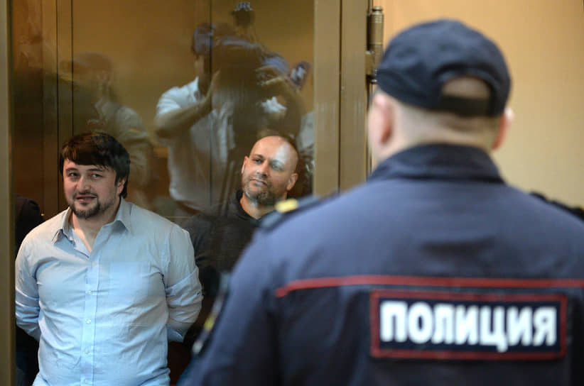 24 июля 2013 года в Мосгорсуде началось новое рассмотрение дела Гайтукаева, Махмудовых и Хаджикурбанова, но 14 ноября коллегия присяжных была распущена. 27 января 2014 года рассмотрение дела возобновилось На фото: обвиняемые Рустам Махмудов (слева) и Сергей Хаджикурбанов
