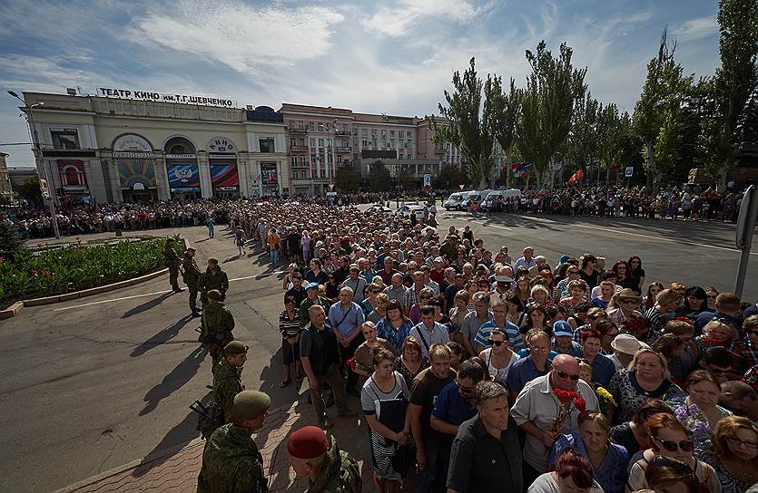 Церемония прощания с главой Донецкой народной республики (ДНР) Александром Захарченко прошла в Донецком государственном академическом театре оперы и балета имени Соловьяненко 