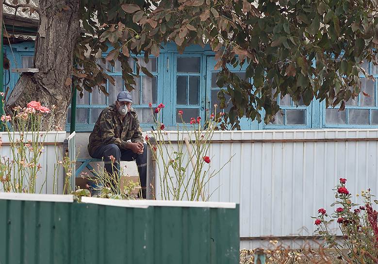 Без маски в Перекопе на улицу не выходят. Люди страхуются, несмотря на заявление властей, что экологическая ситуация в регионе вернулась к норме