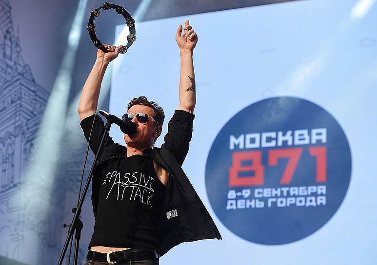 Певец Найк Борзов во время выступления на Дне города 