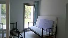 В этом комплексе сейчас проживают 367 человек, из них 141 – несовершеннолетние, в том числе почти сотня детей младше десяти лет