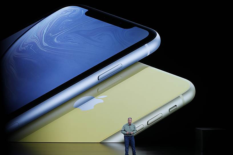 iPhone Xr  стал самой бюджетной новинкой от Apple — $749 или 64 990 руб. Диагональ экрана — 6,1 дюйм, процессор — A12 Bionic, камера 12MP. Смартфон несовместим с существующими сим-картами. Для него подойдут nano-SIM и eSIM 
